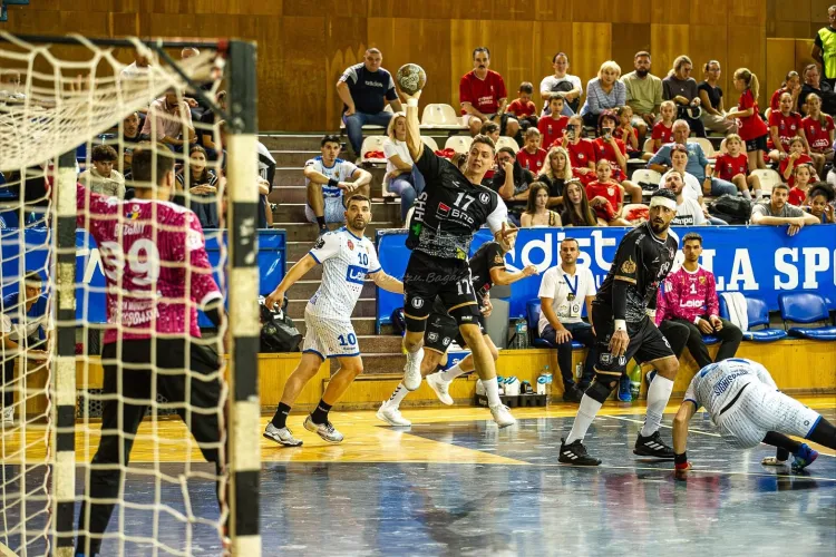 Marele derby al Clujului la handbal are loc astăzi de la ora 18. Unde poate fi văzut