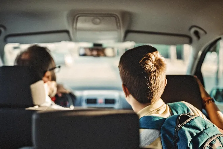 Elevii riscă accidente lângă școlile din Cluj: Părinții cer măsuri urgente, poliția nu mai poate gestiona traficul