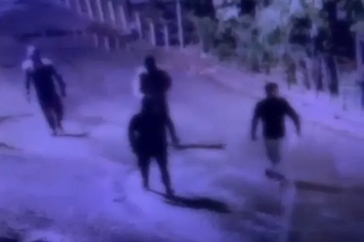 VIDEO LIVE: Hoți de cauciucuri, surprinși în „acțiune”. Poliția Cluj i-a prins cu ajutorul camerelor de supraveghere. Unul are doar 17 ani