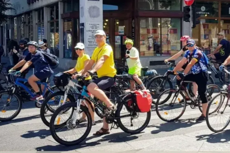 Cluj-Napoca: După profesori, și bicicliștii ies în stradă! Se plâng de probleme serioase cu pistele din oraș: „Există deficiențe calitative grave”