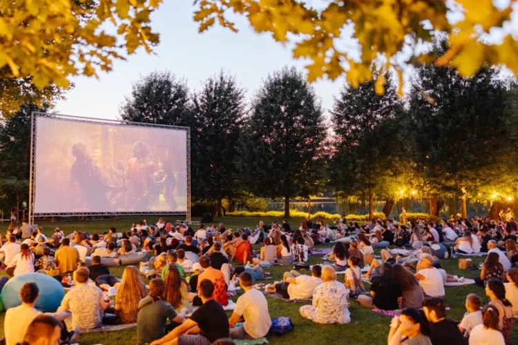 Ultimul film sub cerul liber la Iulius Mall Cluj: „Bohemian Rhapsody” încheie sezonul Movie Nights. Copiii se vor bucura de „Jack și vrejul de fasole”