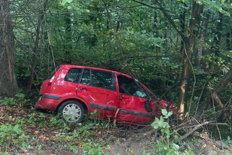 Accident pe strada Făgetului din Cluj-Napoca: O femeie de 60 de ani, transportată la spital. Pompierii au intervenit de urgență