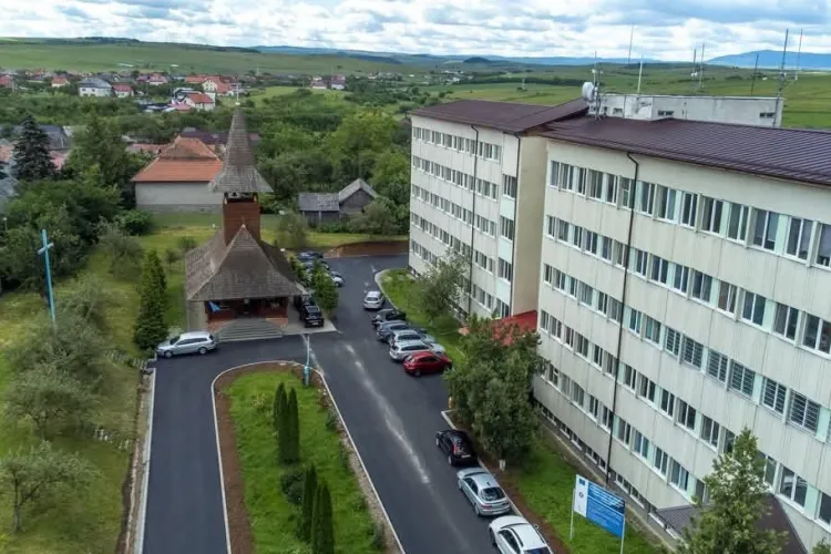 Revoltător! Un clujean reclamă: Spitalul din Huedin, „de milioane de euro”, nu a avut azi o banală pensetă pentru a ajuta un copil. L-au trimis la Cluj!