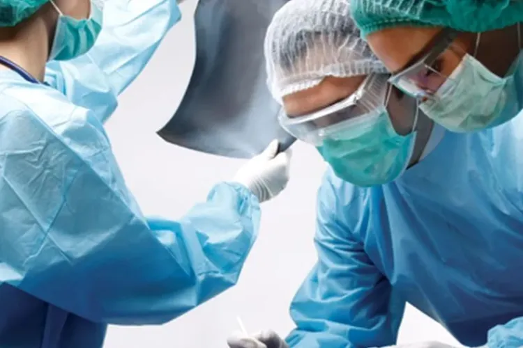 Deoarece românii nu au obiceiul de a dona după moarte organele, bolnavii incurabili primesc rinichi de la rude, care își riscă viața pentru a ajuta