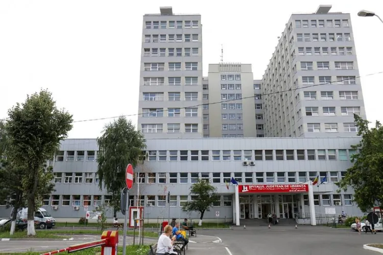 Un spital din Cluj, la mila donațiilor: „Măcar să ne asigurăm că ploaia nu intră peste pacienți și medici și peste blocul operator nou renovat”