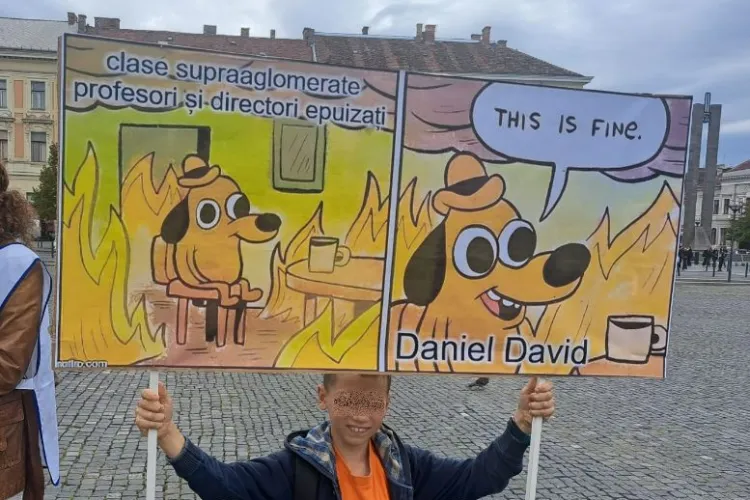 VIDEO. Un nou protest al profesorilor din Cluj. 200 de elevi au venit să-i susțină și au avut un mesaj clar pentru ministrul Daniel David: „Demisia!”