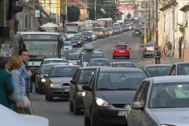 Șoferii din Cluj în fața unui adevărat coșmar zilnic: Traficul aglomerat ajunge să echivaleze cu peste 12 zile pierdute pe an!