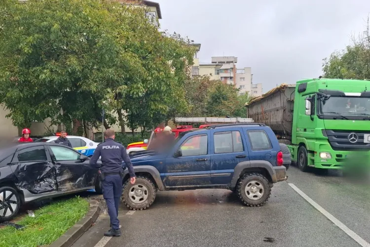 Accident pe o stradă circulată din Dej. O femeie în vârstă de 45 de ani a ajuns la spital, însă este în afara oricărui pericol
