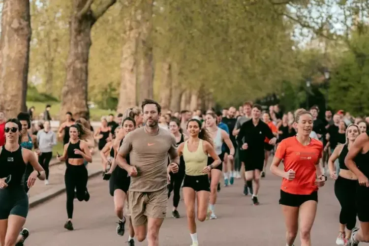 Epidemia cluburilor de alergat și a maratoanelor lovește Europa. Cluj-Napoca este trecut pe harta „invaziei zombi”: „Cum oprim răspândirea acestei boli?”