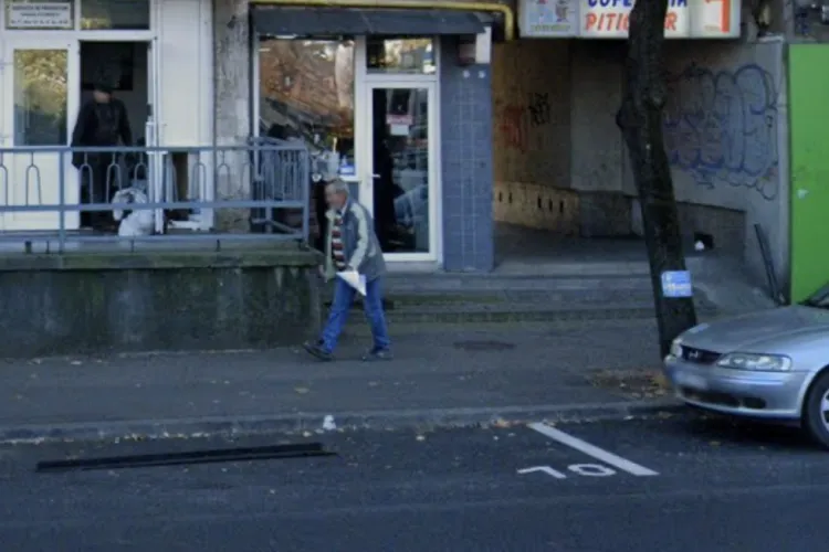 Străduța „groazei” în Cluj-Napoca! Clujenii din Mănăștur sunt revoltați de mizeria și mirosul dintr-un gang: „Oamenii străzii își fac acolo nevoile zilnic”