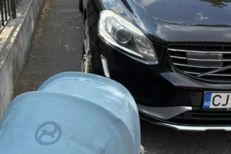 O stradă din centrul Clujului s-a transformat într-un adevărat pericol pentru pietoni: „Sunt efectiv obligați să circule printre mașini”