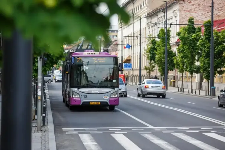 Studenții din Cluj au transport gratuit în oraș și în anul universitar 2025-2026. Unde, când și cum poți intra în posesia abonamentului