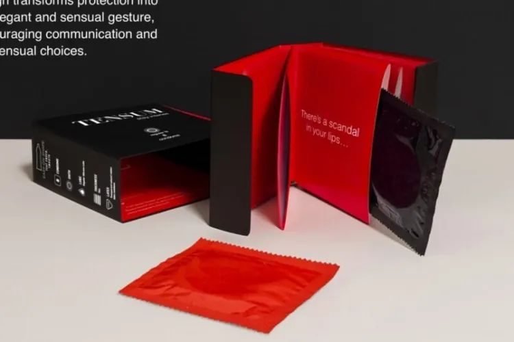 O studentă din Cluj revoluționează designul de ambalaj cu o cutie de... prezervative. Cum a reușit aceasta să „câștige” juriul unui concurs important