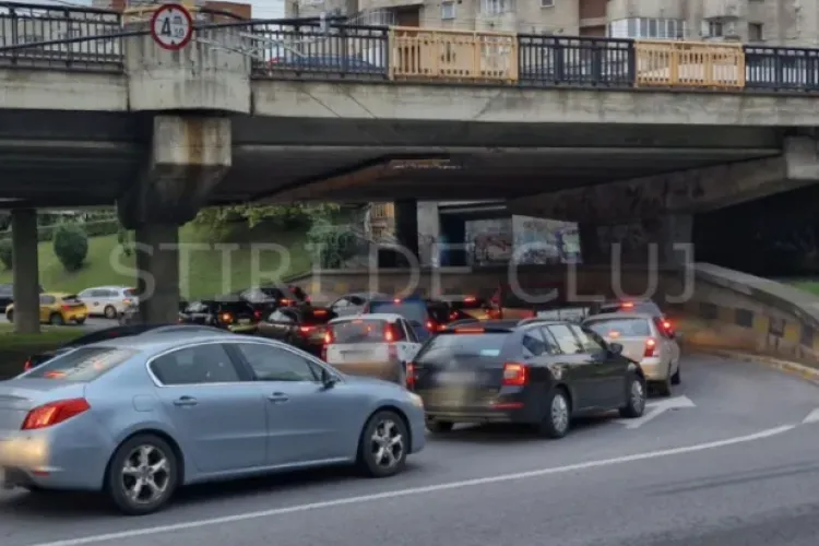 O poveste fără sfârșit în Cluj-Napoca: traficul devine de la o zi la alta un coșmar. Clujenii au trecut la atac: „Niciodată nu am văzut poliția rutieră”