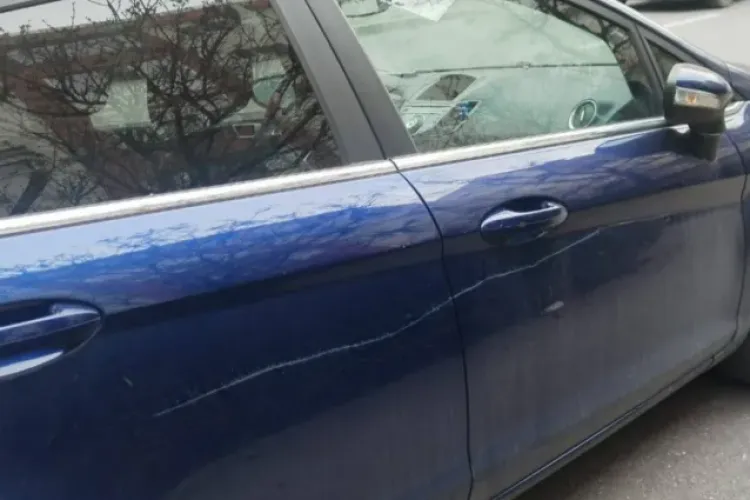 Motocicliștii care se strecoară printre mașini au devenit un coșmar pentru șoferii din Cluj-Napoca: „Îmi găsesc mașina zgâriată”