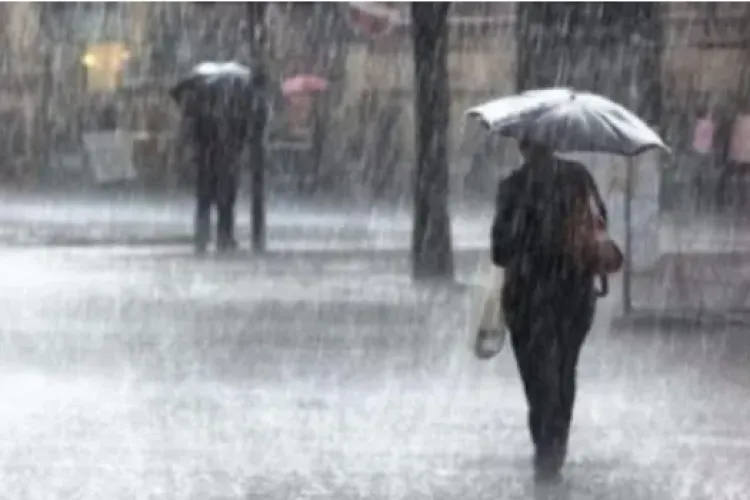 Meteorologii anunță COD PORTOCALIU și COD ROȘU de ploi în România. Vremea se schimbă radical în următoarele zile 