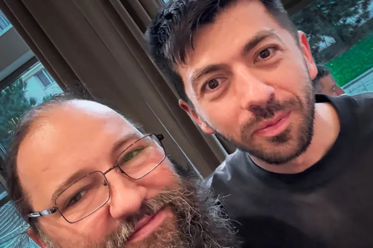 Clujeanul Mircea Bravo, dincolo de lumina reflectoarelor. Un preot a rupt tăcerea: „Când râde, parcă se luminează până și norii”