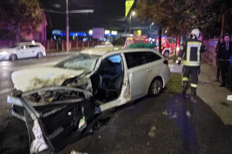 Cum s-a produs accidentul de pe strada Traian Vuia din Cluj, în care a o fost implicat un microbuz. Depășire riscantă făcută de un tânăr