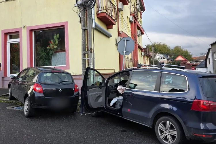 Doi copii răniți într-un accident la Cluj-Napoca. Este al doilea accident din această după-amiază în care au fost răniți copii FOTO