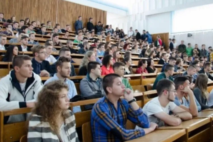 Emil Boc, mesaj emoționant pentru mii de studenți: „Vă doresc o studenție frumoasă, așa cum numai la Cluj se trăiește”