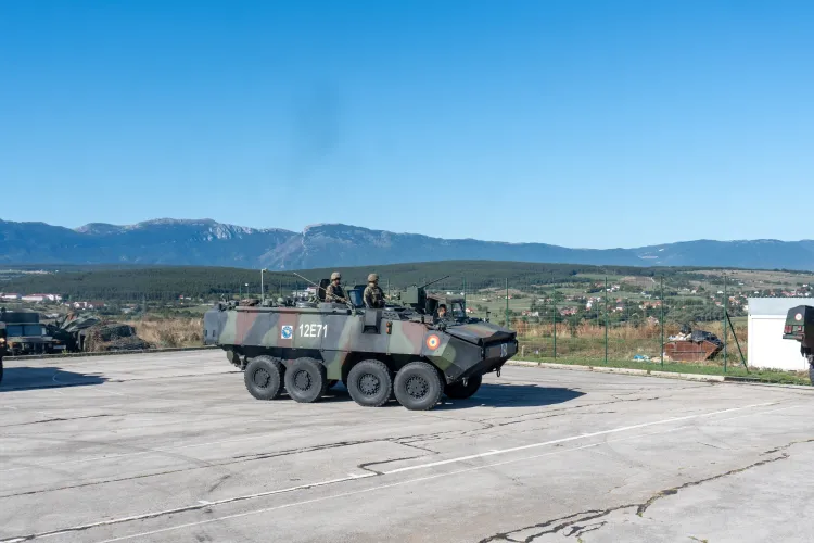  Militarii români au ieșit pe străzi! România este prezentă în teatrul de operații din Bosnia și Herțegovina FOTO 