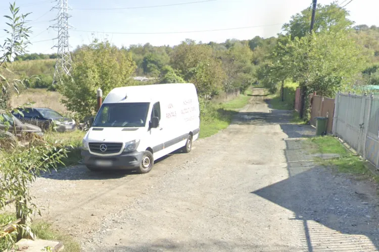 Zona de lângă casele clujenilor, transformată în groapă de gunoi cu locuințe imporvizate: Autoritățile locale, chemate să intervină 