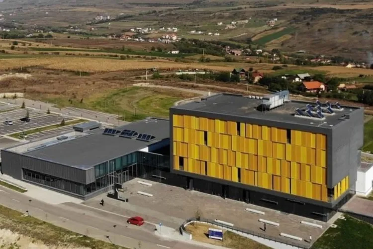 Revolta studenților de la Facultatea de Matematică şi Informatică din cadrul UBB Cluj. Tinerii sunt puși să facă naveta trei ore până în Chinteni - UPDATE