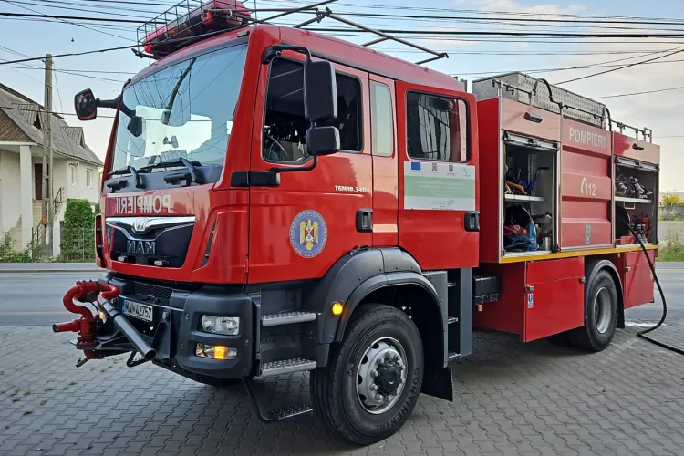 Incendiu la o hală din Piața 1 Mai din Cluj-Napoca. La fața locului au fost trimise trei autospeciale ale pompierilor. De la ce a pornit focul