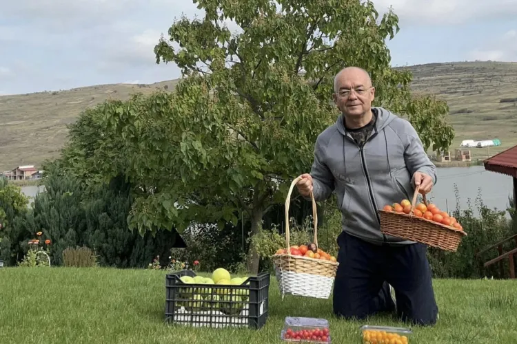 VIDEO. Clujenii au aflat un nou secret al primarului Emil Boc! Ce face în grădina i-a uimit pe toți cei ce au văzut filmarea: „Super nea Emil!”