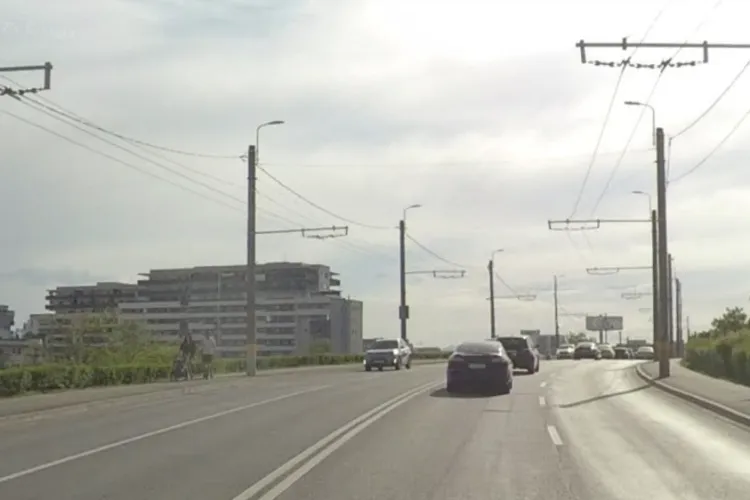 Clujenii din Mărăști sunt în pericol zi de zi când merg pe stradă! Mămici cu cărucioare, vârstnici și copilași trebuie să meargă pe carosabil