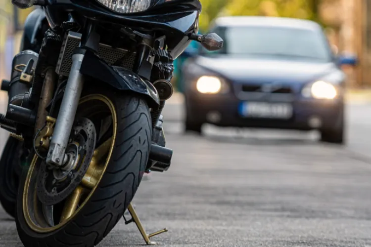 Cluj-Napoca: Motocicletele parcate pe locurile pentru biciclete îi nemulțumește pe clujeni: „Nu cred că plătesc abonament” 