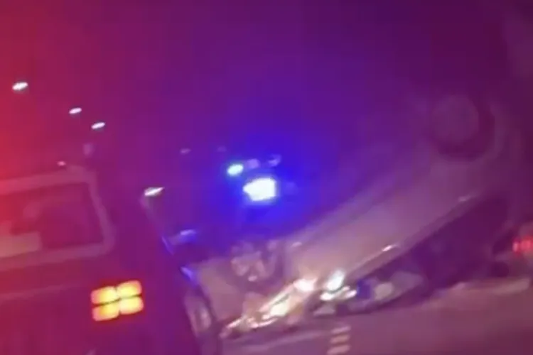 VIDEO. Noapte neliniștită în Cluj! O femeie a pierdut controlul asupra volanului și a intrat într-o mașină parcată. A fost transportată la spital