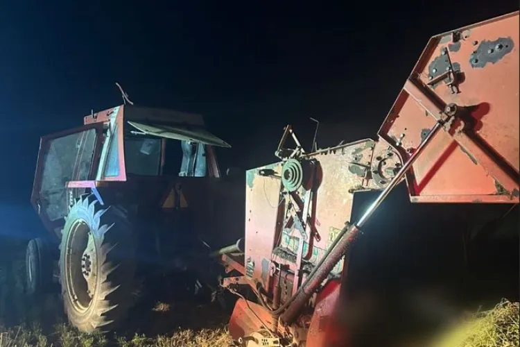 Tragedie la Cluj! Un bărbat și-a pierdut viața strivit de un utilaj de făcut baloți de paie FOTO