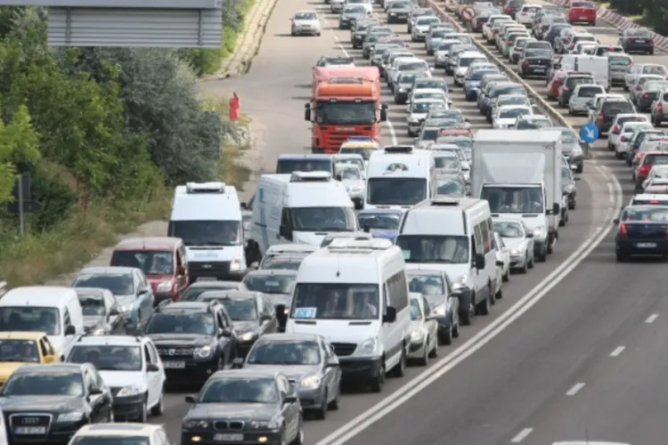 Apel disperat al unui primar din Cluj. Localitatea este sufocată de trafic: „Mi se pare inuman ce se întâmplă! Oamenii riscă să-și rupă picioarele”