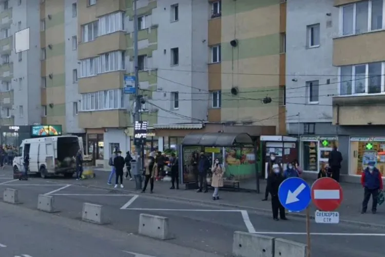 Clujenii din Mănăștur sunt terorizați de oamenii străzii. Aceștia își fac nevoile între blocuri și distrug mașinile parcate acolo