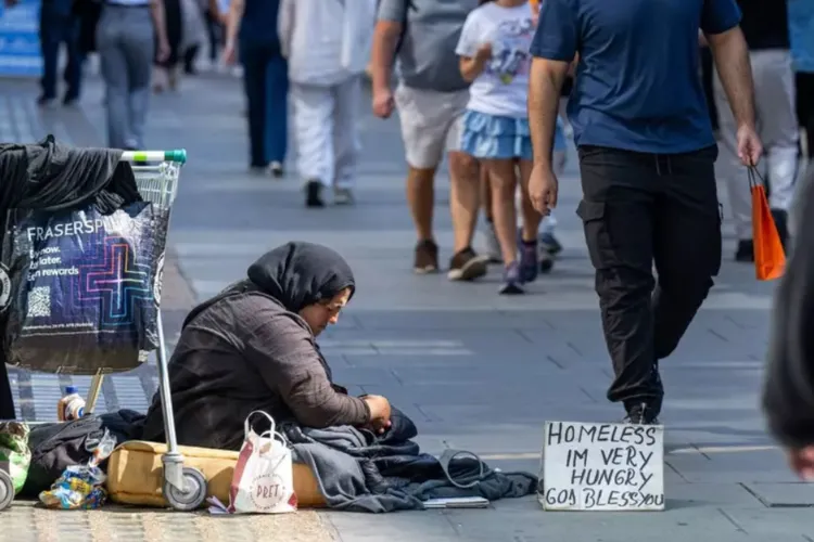 Operațiune specială împotriva cerșetorilor din Cluj-Napoca. Primarul Emil Boc le cere clujenilor să se implice pentru a stopa acest fenomen