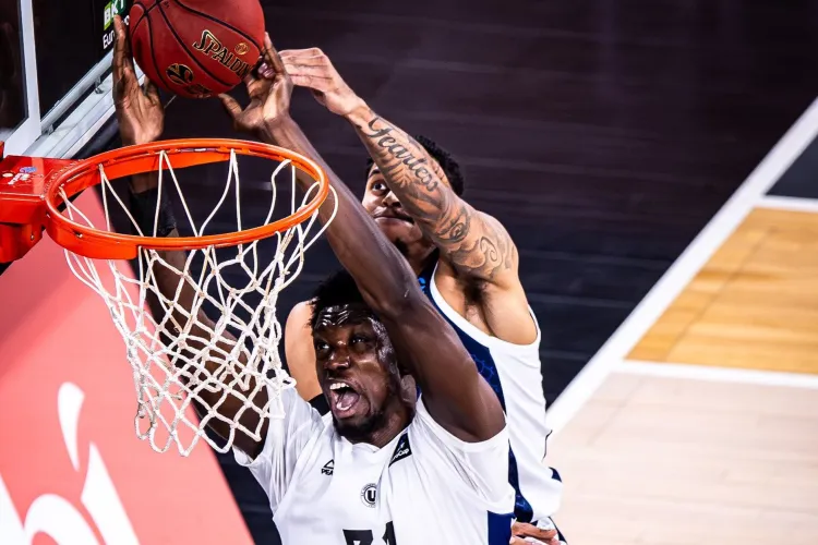 VIDEO | Nathan Mensah, printre remarcații săptămânii în EuroCup după faza spectaculoasă cu Bahcesehir Istanbul. Cum a „tras obloanele”