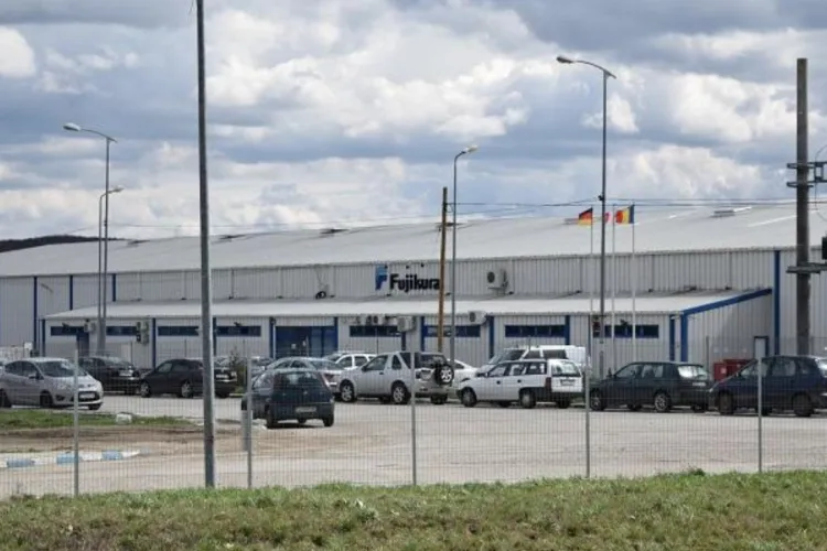 Concedieri colective la fabrica Fujikura din Dej: Sute de persoane vor rămâne fără loc de muncă, în urma disponibilizărilor