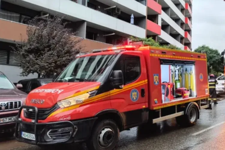 Incendiu în această dimineață într-un apartament din Cluj-Napoca, pe strada Bună Ziua. Un balcon a luat foc