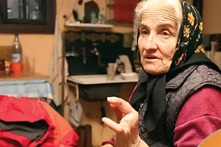 Cum credea mama lui Emil Boc că poate România să iasă din criză. Cuvinte aspre pentru tineret: „Le e lene să facă fân, că-i greu la coasă”