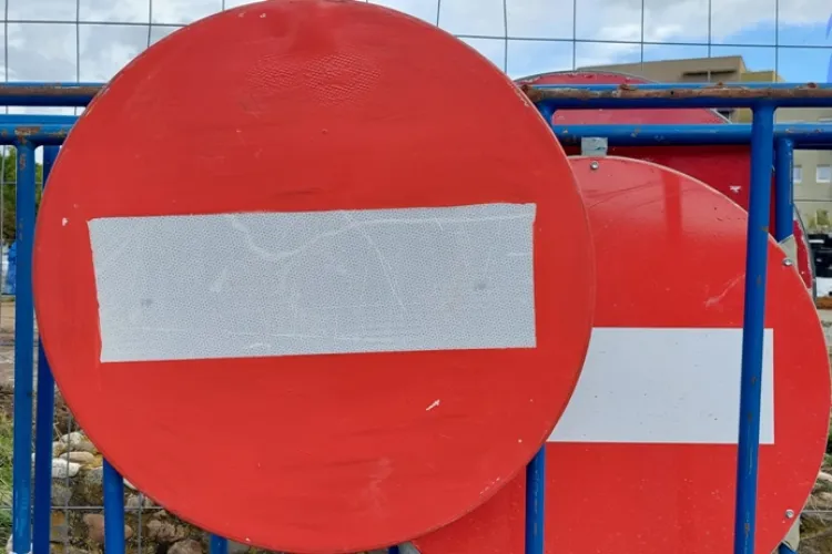 Atenție șoferi clujeni! Trafic închis pe o stradă importantă din cauza unei avarii la sistemul de canalizare: Care sunt rutele recomandate