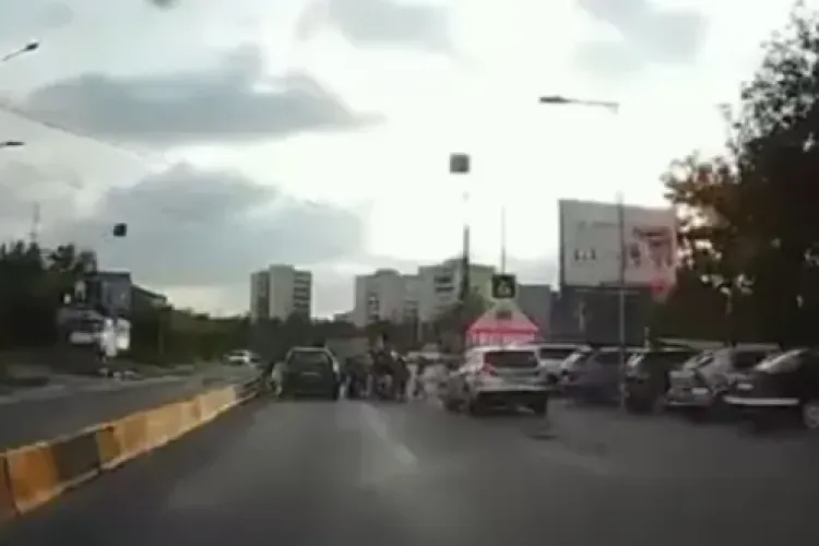 O stradă din Cluj-Napoca s-a transformat într-o zonă cu risc! Șoferii accelerează pe lângă trecerea de pietoni: „Se poate găsi un compromis?”