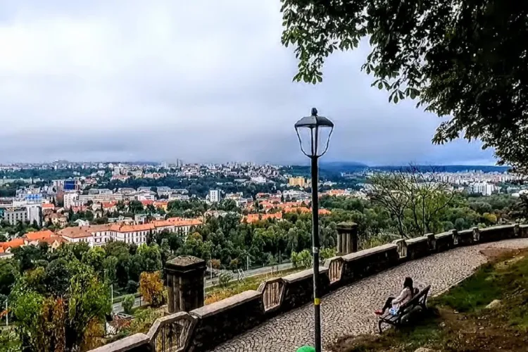 Clujenii din cartierul Gruia se plâng de starea deplorabilă în care a ajuns Cetățuia: „Este o rușine pentru oraș felul în care arată această zonă”