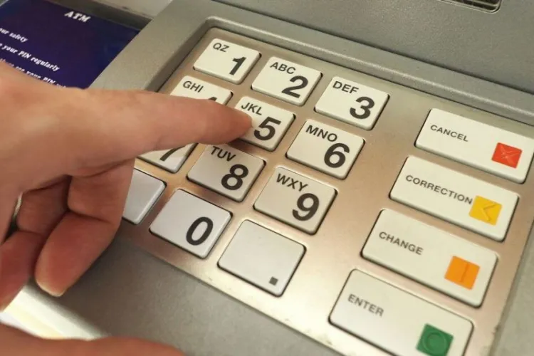 Atenție! O bancă dispare și toate cardurile și conturile clienților vor fi schimbate: Ghid complet pentru tranziție fără probleme.