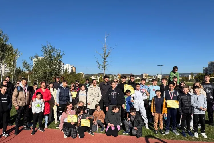 Elevii din școlile speciale clujene au dat o adevărată lecție de ambiție la „Crosul Toamnei”: Tinerii au făcut sport s-au distrat pe cinste FOTO