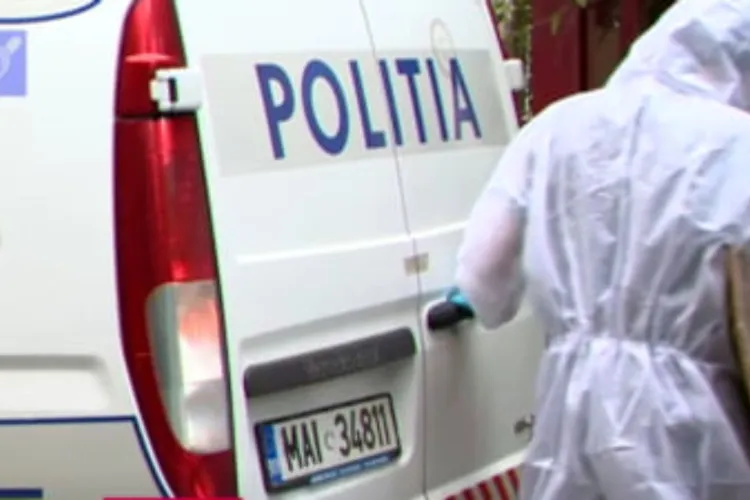 Doi bărbați au fost găsiți inconștienți într-o casă. Unul dintre ei a murit, iar celălalt a fost dus la spital. Aambii au fost intoxicați cu metanol