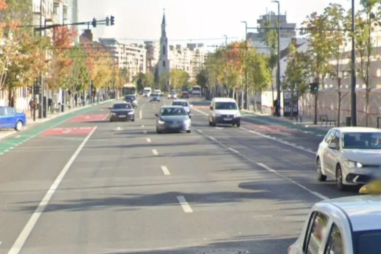 Cel mai mare bulevard din Cluj-Napoca, sufocat de mașini parcate aiurea: Clujenii s-au săturat și nu scuză lipsa locurilor de parcare din oraș