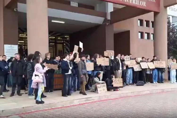 UBB Cluj ia măsuri în urma protestelor studenților. Orar îmbunătățit / Facultatea trebuie să decidă dacă vrea sau nu sediul de la CREIC