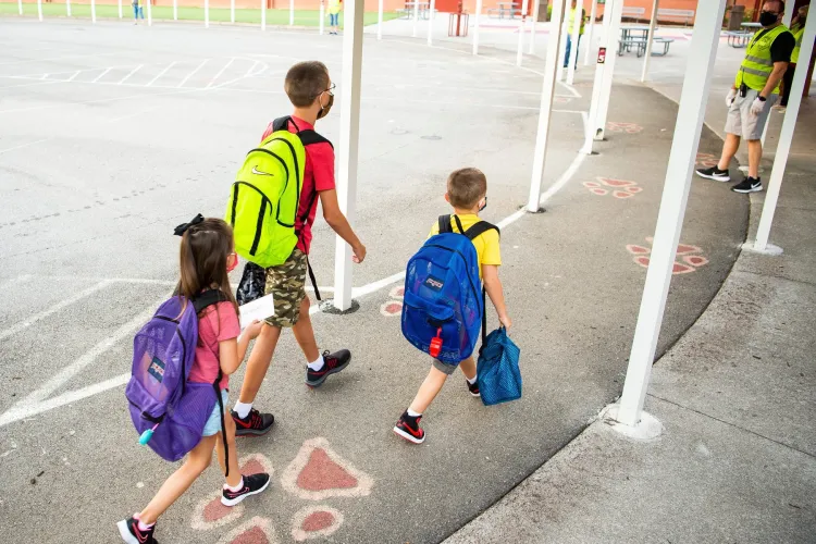 Cum au reacționat clujenii după anunțul lui Dan Tarcea legat de școli! Părinții cer măsuri mai dure și amenzi aplicate zilnic: „Fără mașini pe trotuar!”