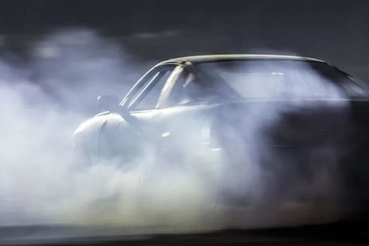 Clujenii s-au săturat până peste cap de motoarele turate noaptea: „Clujul e plin de bizoni din aceștia care confundă asfaltul cu pădurea”